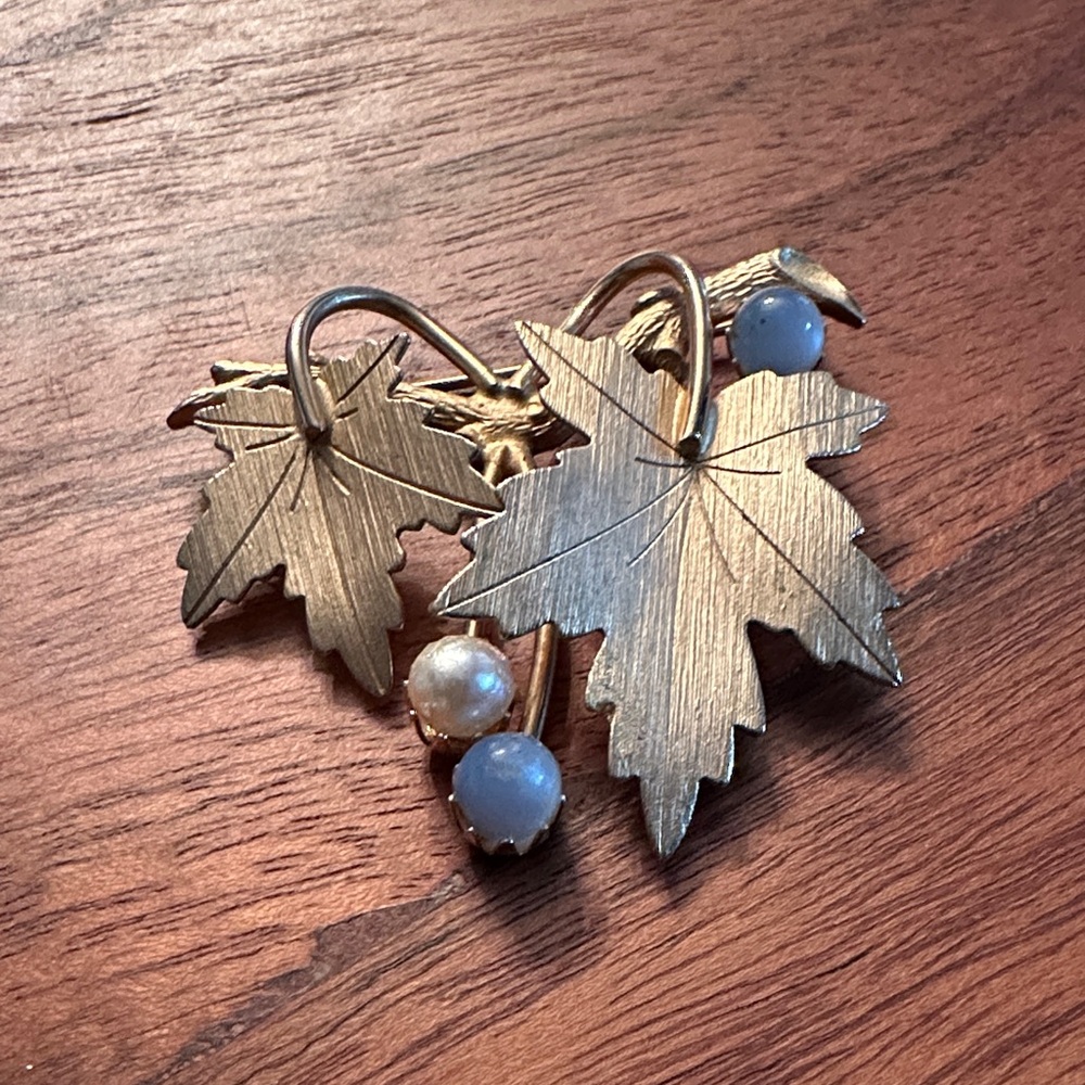 Sarah Coventry Maple Leaf Brooch